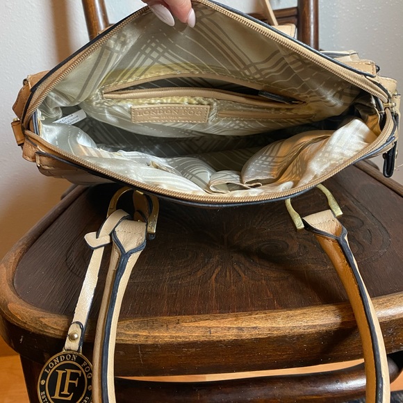 London Fog Cream Leather Purse - Picture 6 of 9